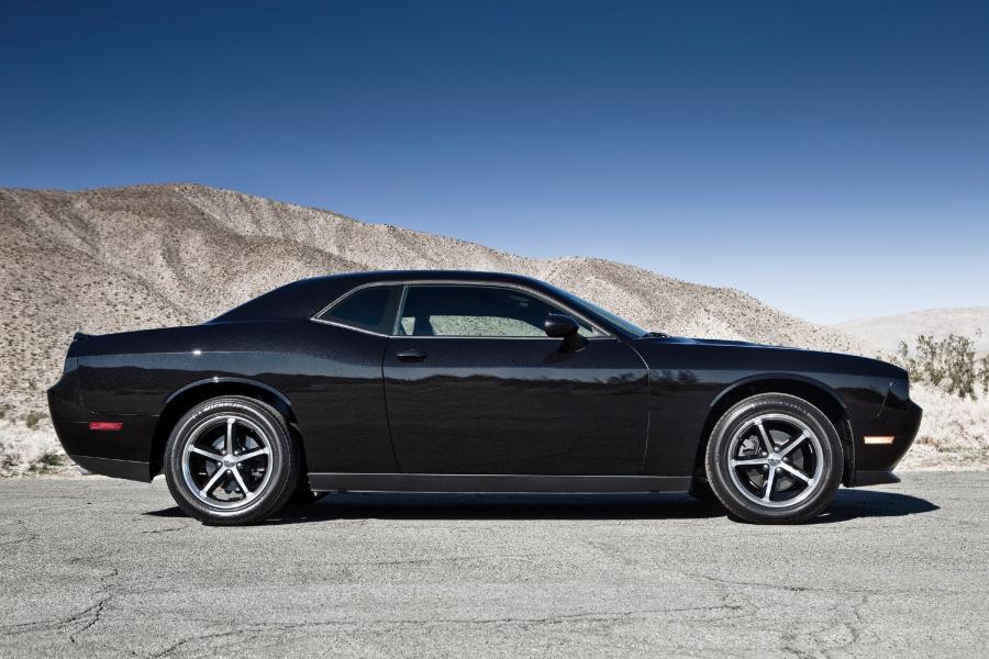  Dodge Challenger R/T 2011 года  (фото 13 из 28)